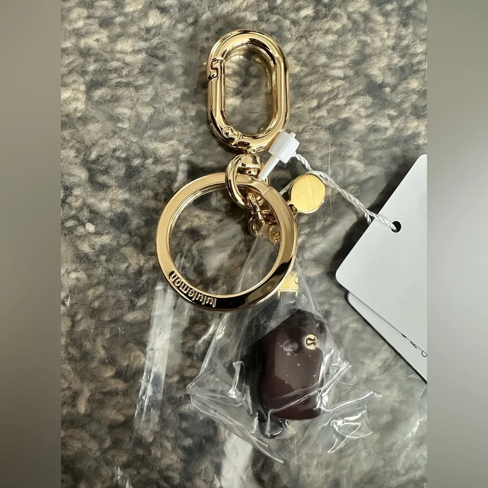Lululemon everywhere belt bag keychain